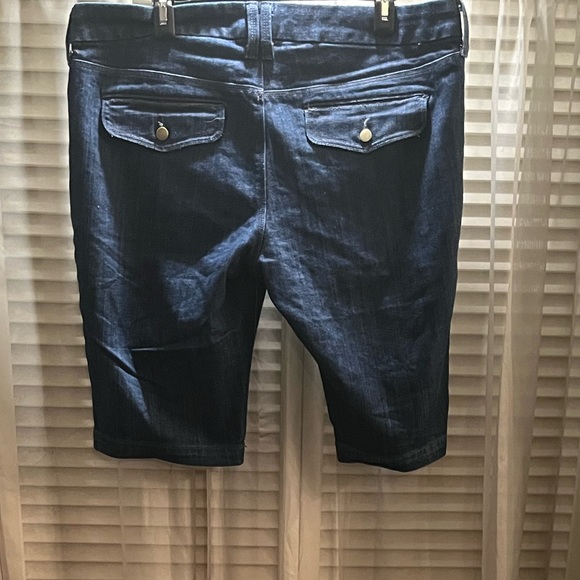 OLD NAVY The Diva Women’s Denim Jean Shorts. Sz 14. - Picture 3 of 5